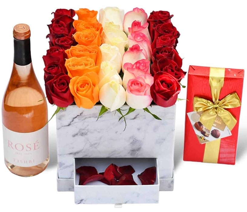 משלוח פרחים - מיקס בוקס ורדים & יין רוזה & פרלינים