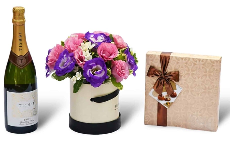 משלוח פרחים - Flower Box & יין ברוט & שוקולד