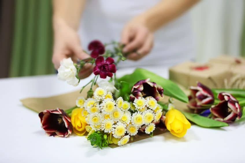 הכנת זר פרחים – עשה זאת בעצמך - משתלת הסחלב